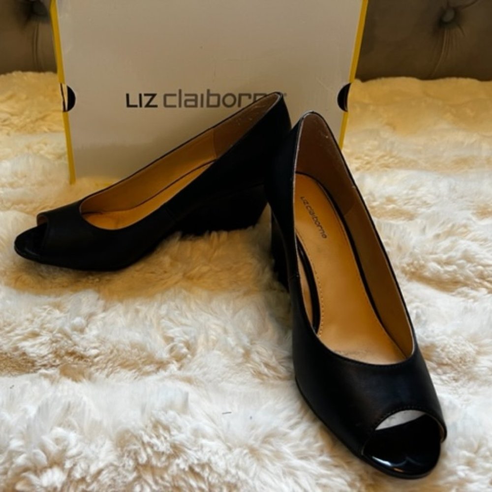 𝅺Liz Claiborne Black Patent & Leather Wedges 7M NWB